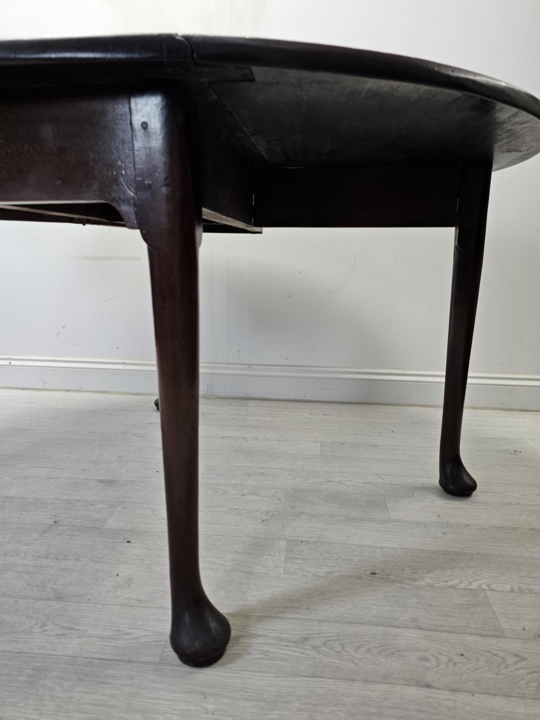 Dining table, Georgian red walnut with drop leaf gateleg action. H.76 W.132 D.116cm. - Image 2 of 6