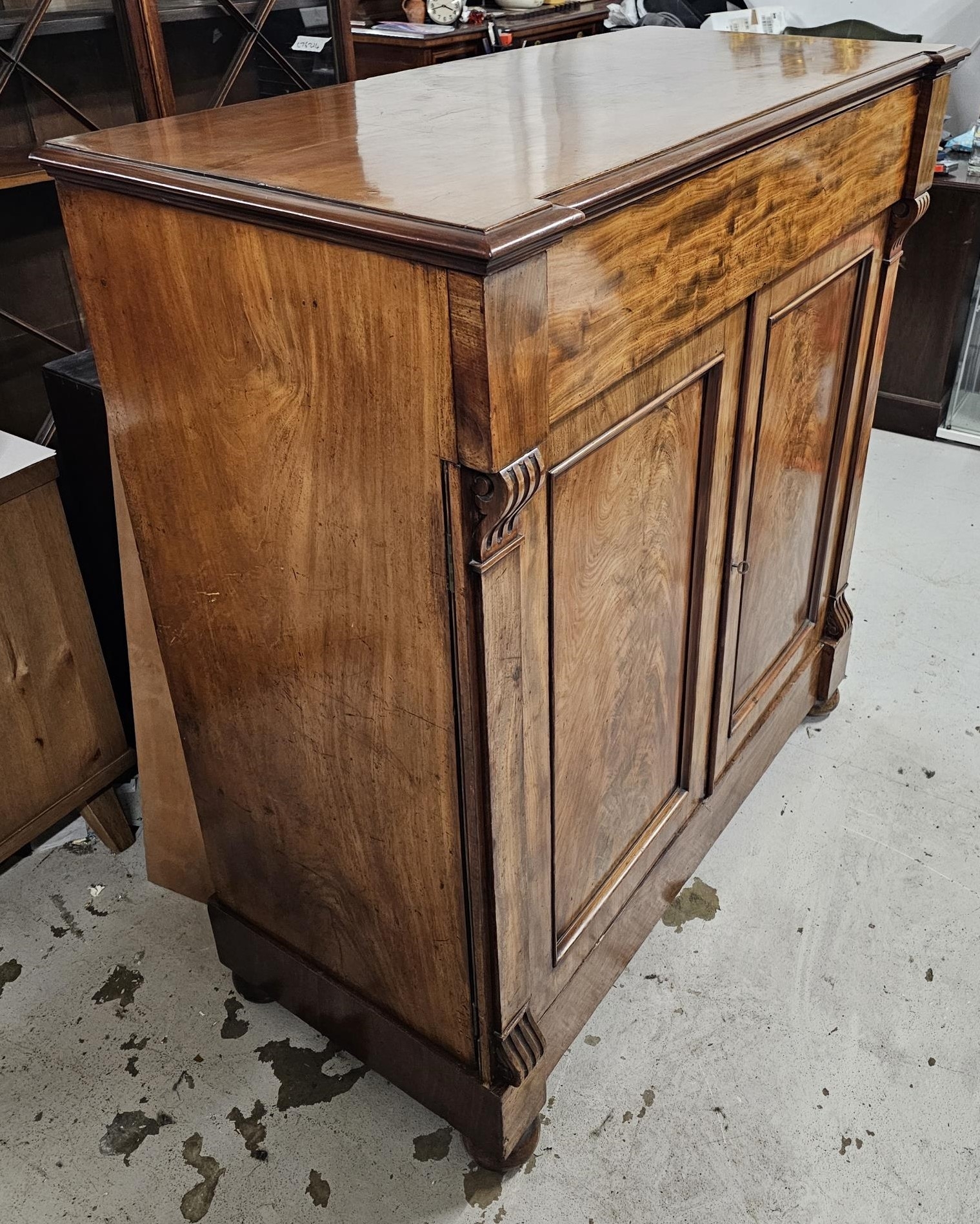 Linen press cabinet, early 19th century mahogany with frieze drawer and fitted interior. H.130 W. - Image 2 of 5