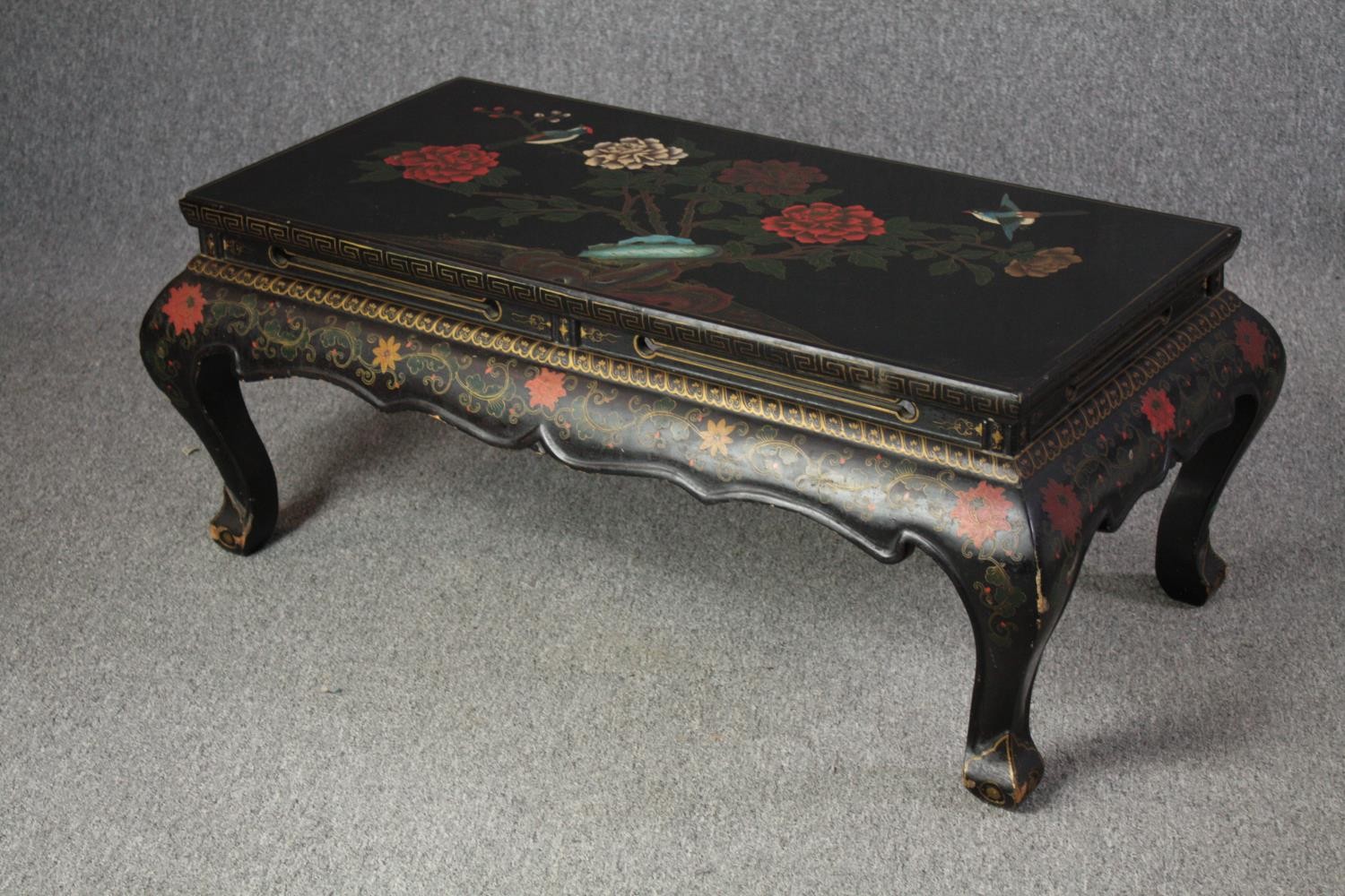 Coffee table, vintage lacquered Chinese with allover hand painted decoration. H.42 W.106 D.55cm. - Image 3 of 5