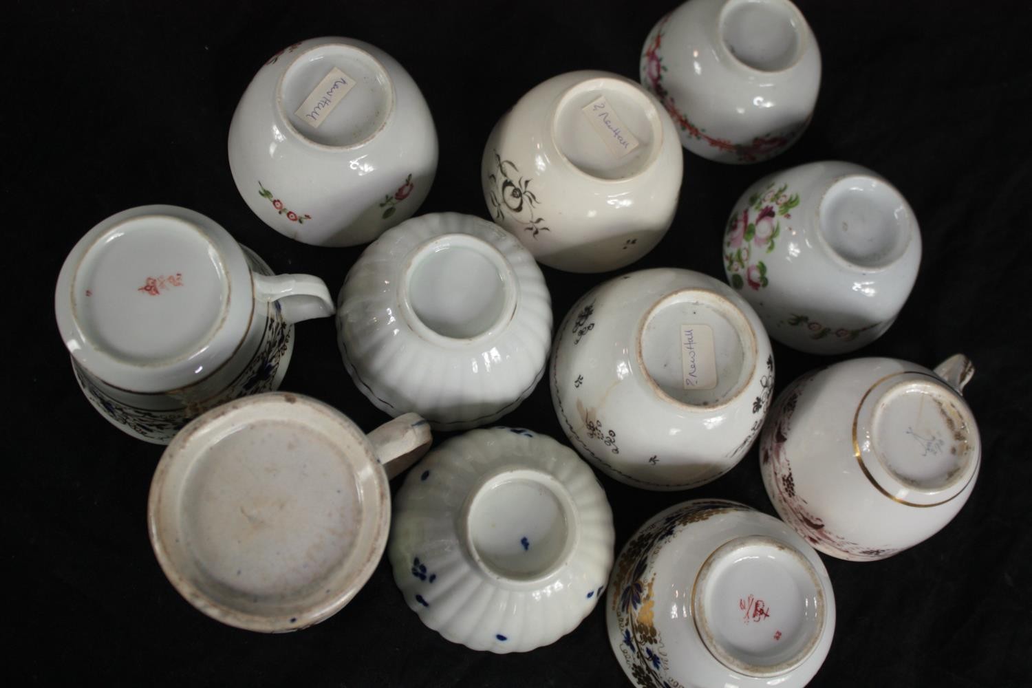 A mixed collection of 19th century cups, tea bowls and saucers. Dia.14cm. (largest) - Image 7 of 7