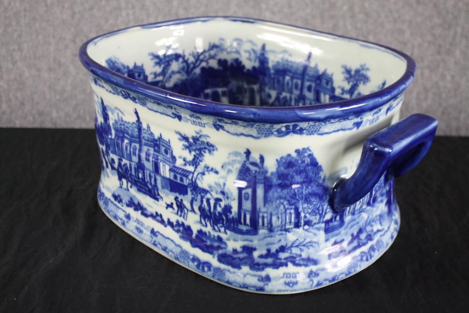 Ironstone planter. Decorated with blue and white transferware. H.22cm. - Image 3 of 4