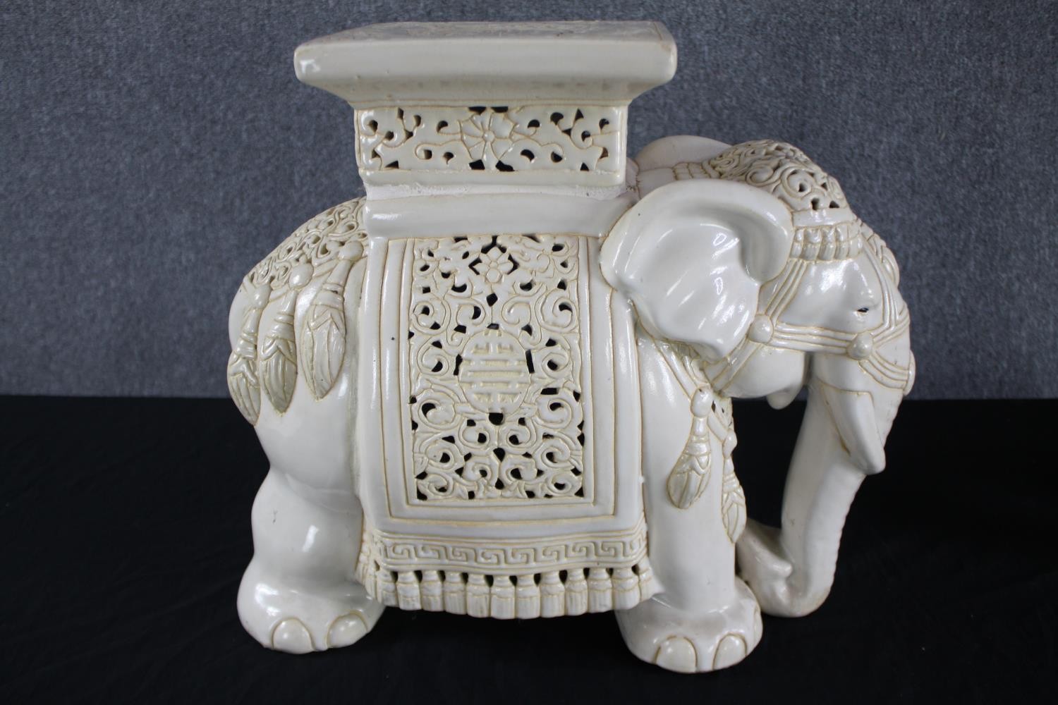 A pair modern oriental style ceramic elephants. Garden stools. H.43cm. - Image 2 of 5