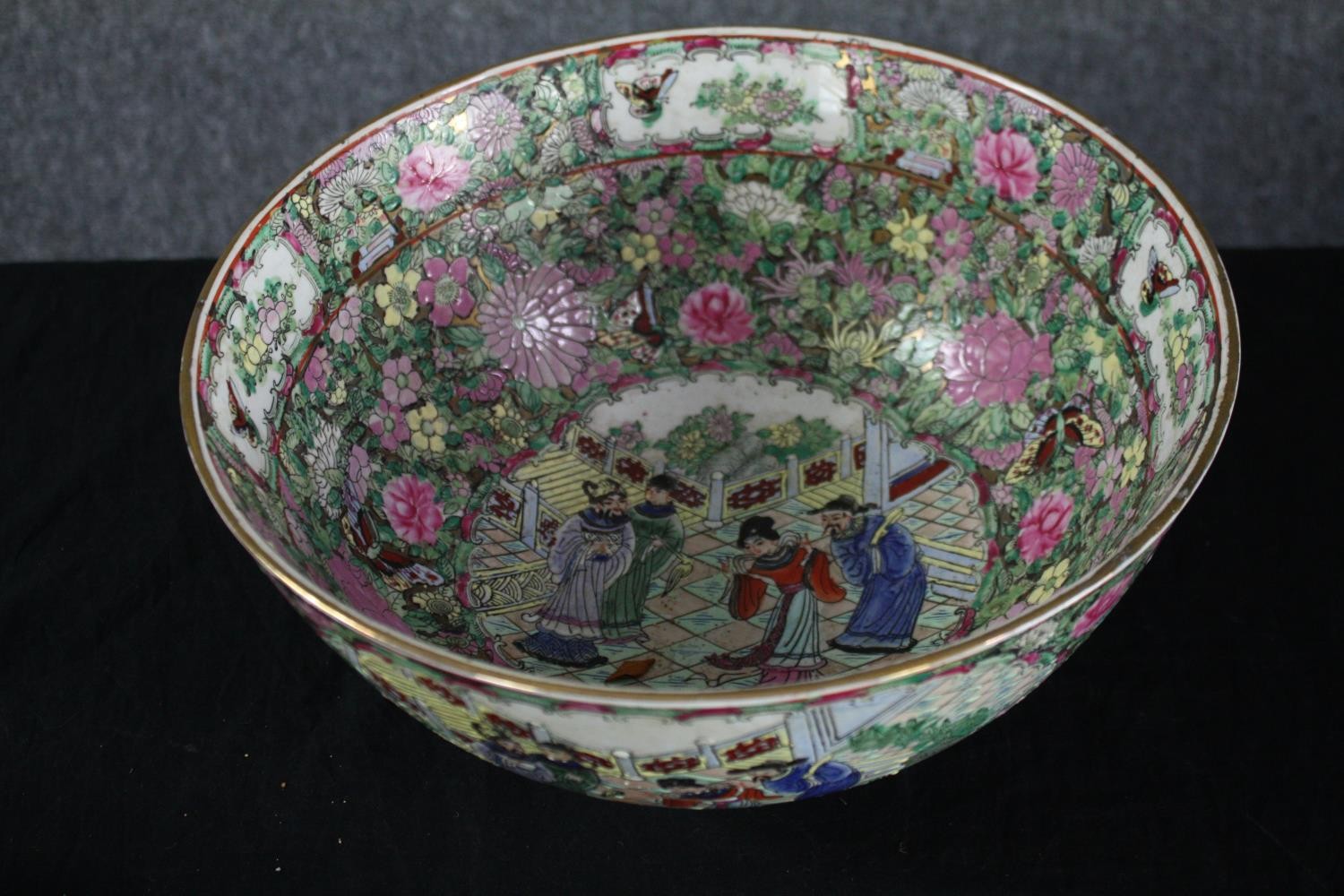 Two twentieth century Japanese Imari bowls and a lidded jar. Dia.31cm. (largest) - Image 4 of 9