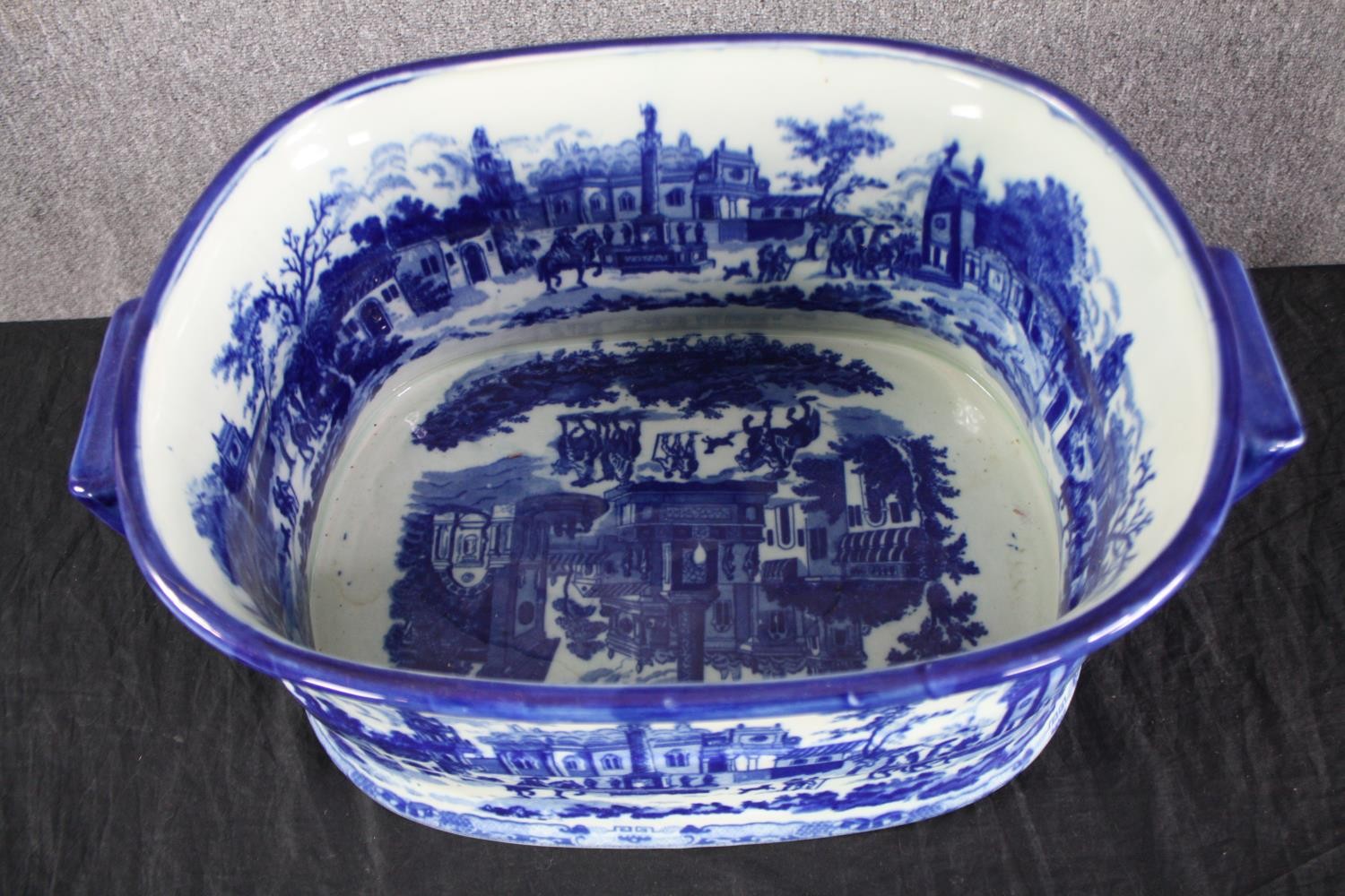 Ironstone planter. Decorated with blue and white transferware. H.22cm. - Image 2 of 4