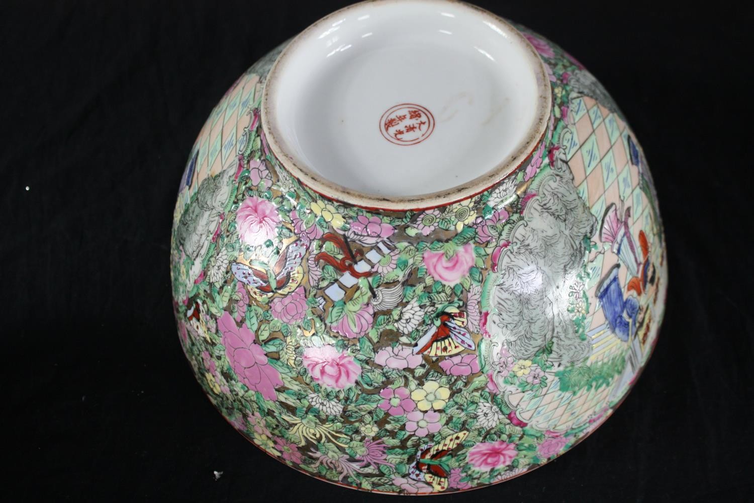 Two twentieth century Japanese Imari bowls and a lidded jar. Dia.31cm. (largest) - Image 5 of 9