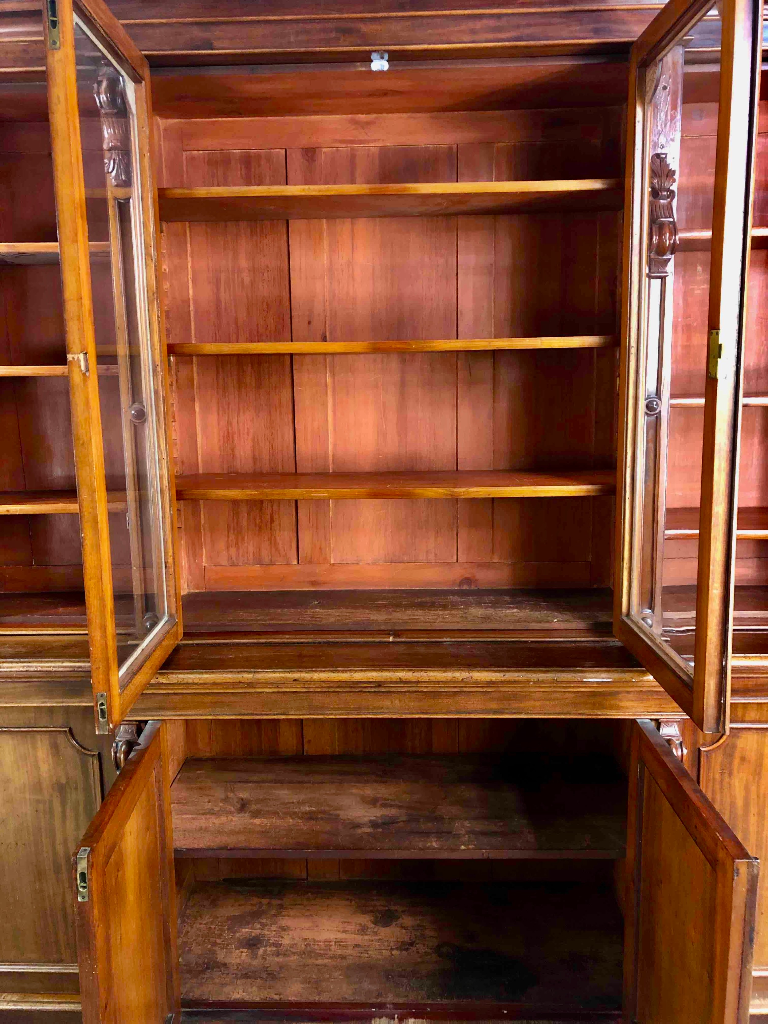 A mid 19th century mahogany breakfront library bookcase. H.234 W.242 D.48cm. (Comes in four sections - Image 5 of 7