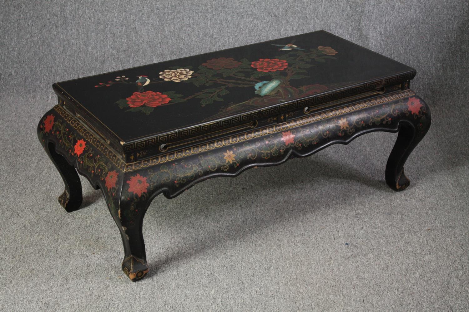 Coffee table, vintage lacquered Chinese with allover hand painted decoration. H.42 W.106 D.55cm. - Image 2 of 5