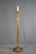 Standard lamp, carved and painted giltwood. H.160cm.