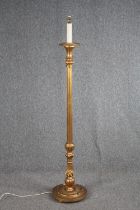 Standard lamp, carved and painted giltwood. H.160cm.