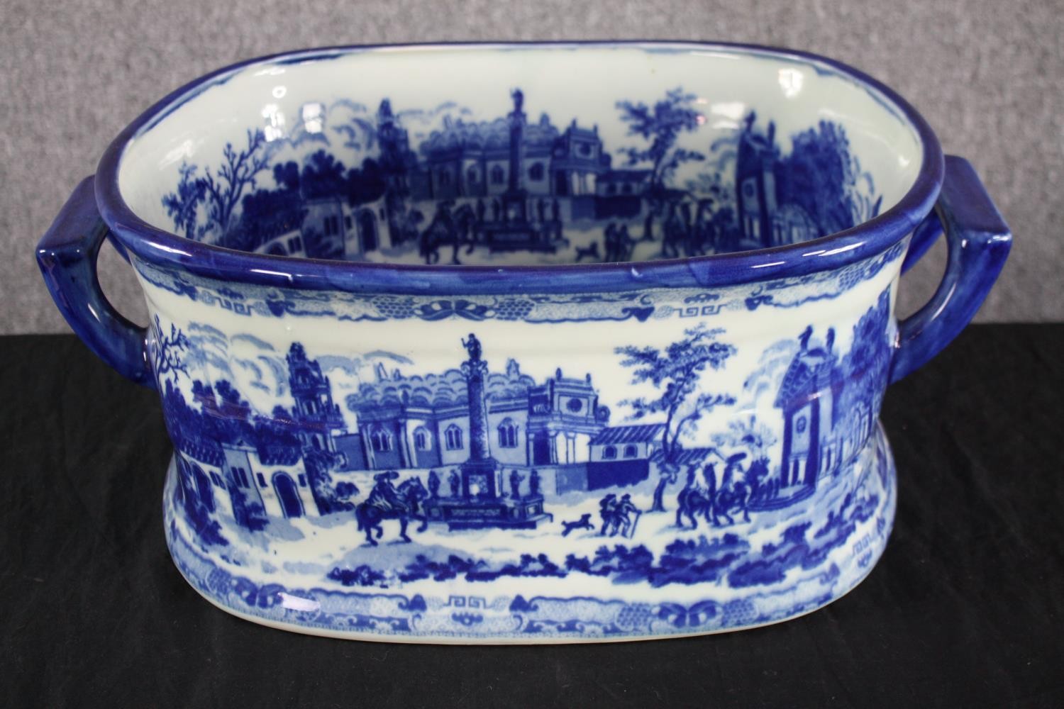 Ironstone planter. Decorated with blue and white transferware. H.22cm.