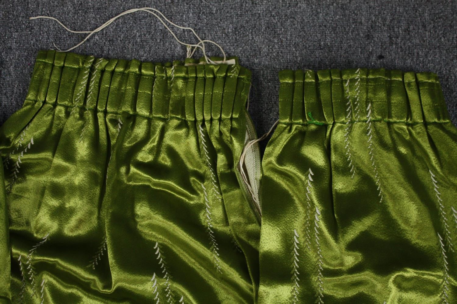 Five green silk velvet lined curtains. L.123 W.47cm. (largest) - Image 5 of 6