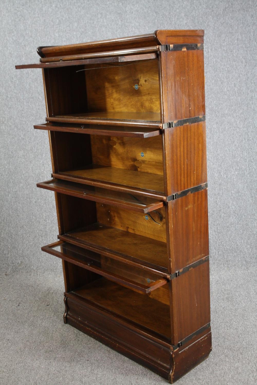 Bookcase, C.1900 mahogany Globe Wernicke in four sections. H.161 W.37 D.32cm. - Image 4 of 9