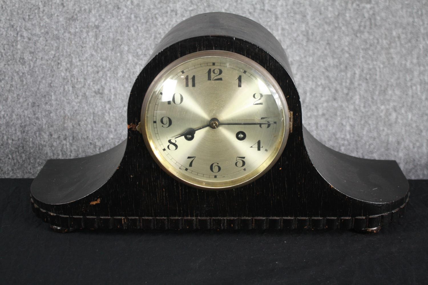 Mantle clock. Early 20th century. H.25 W.49cm.