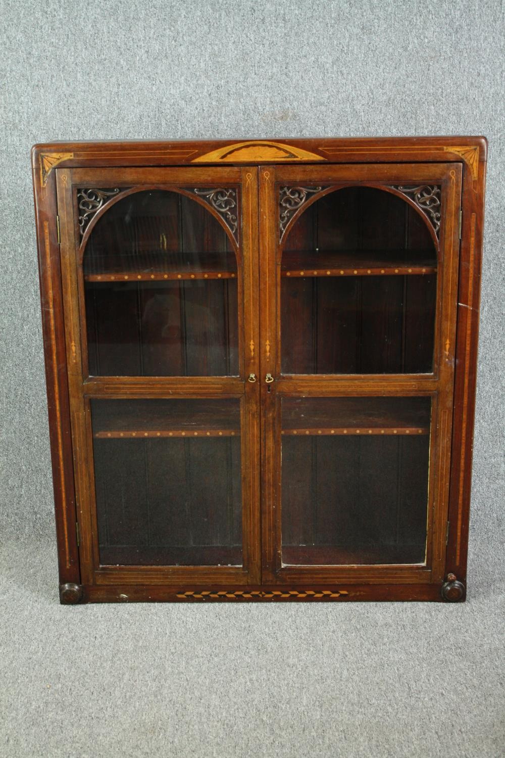 Bookcase, mid century oak. H.114 W.101 D.28cm.