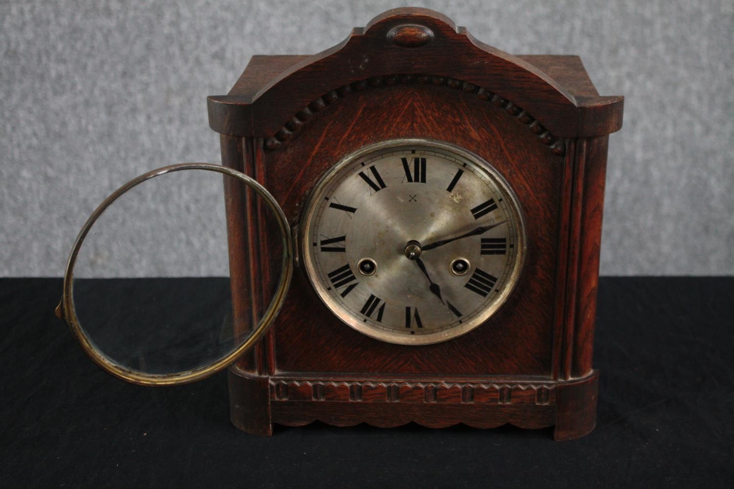 A German HAC mantle clock. In working order but missing its key. H.28 W.25 D.12cm. - Image 5 of 7