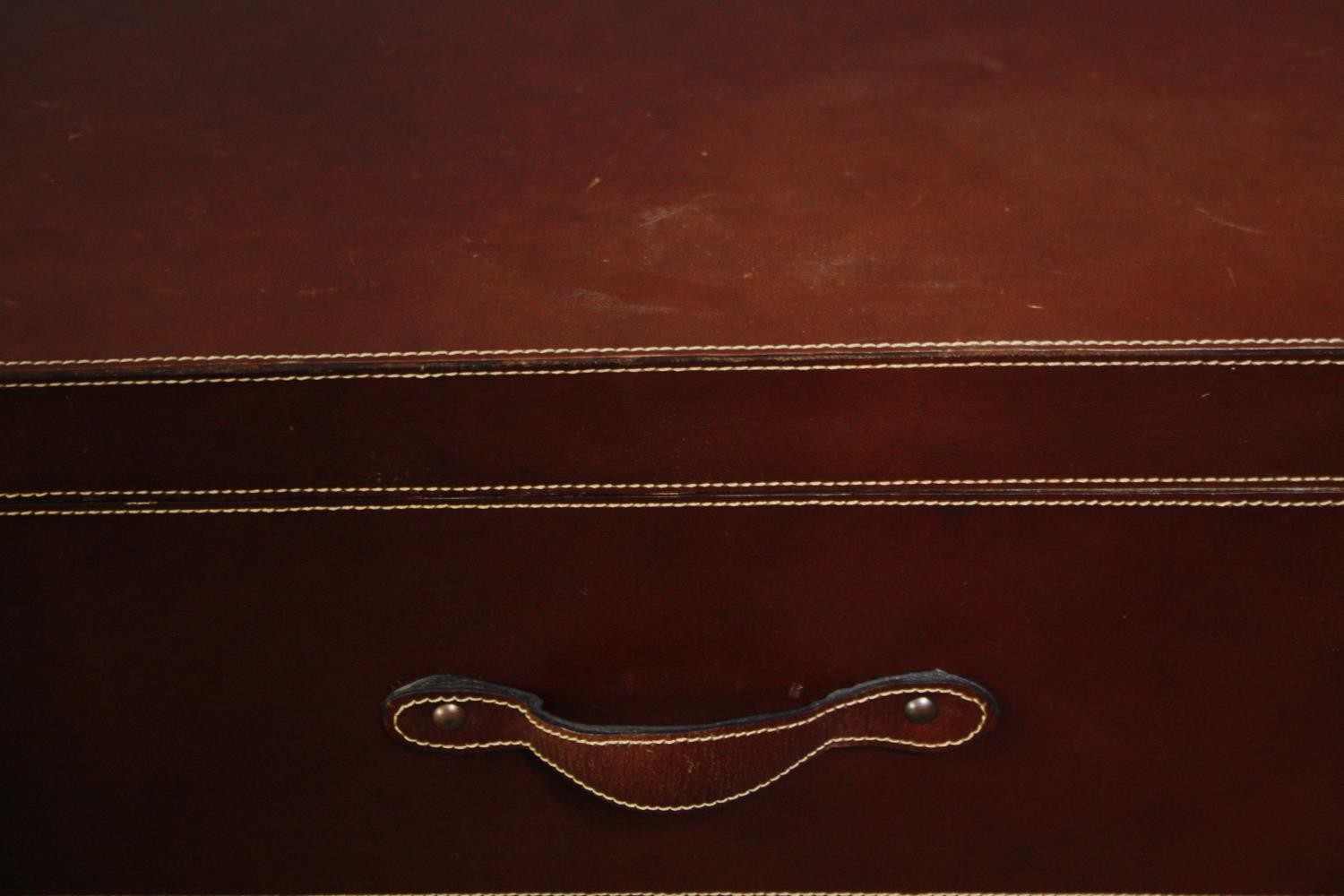 A pair of contemporary bedside cabinets covered in stitched leather. H.53 W.50 D.44cm. - Image 5 of 5