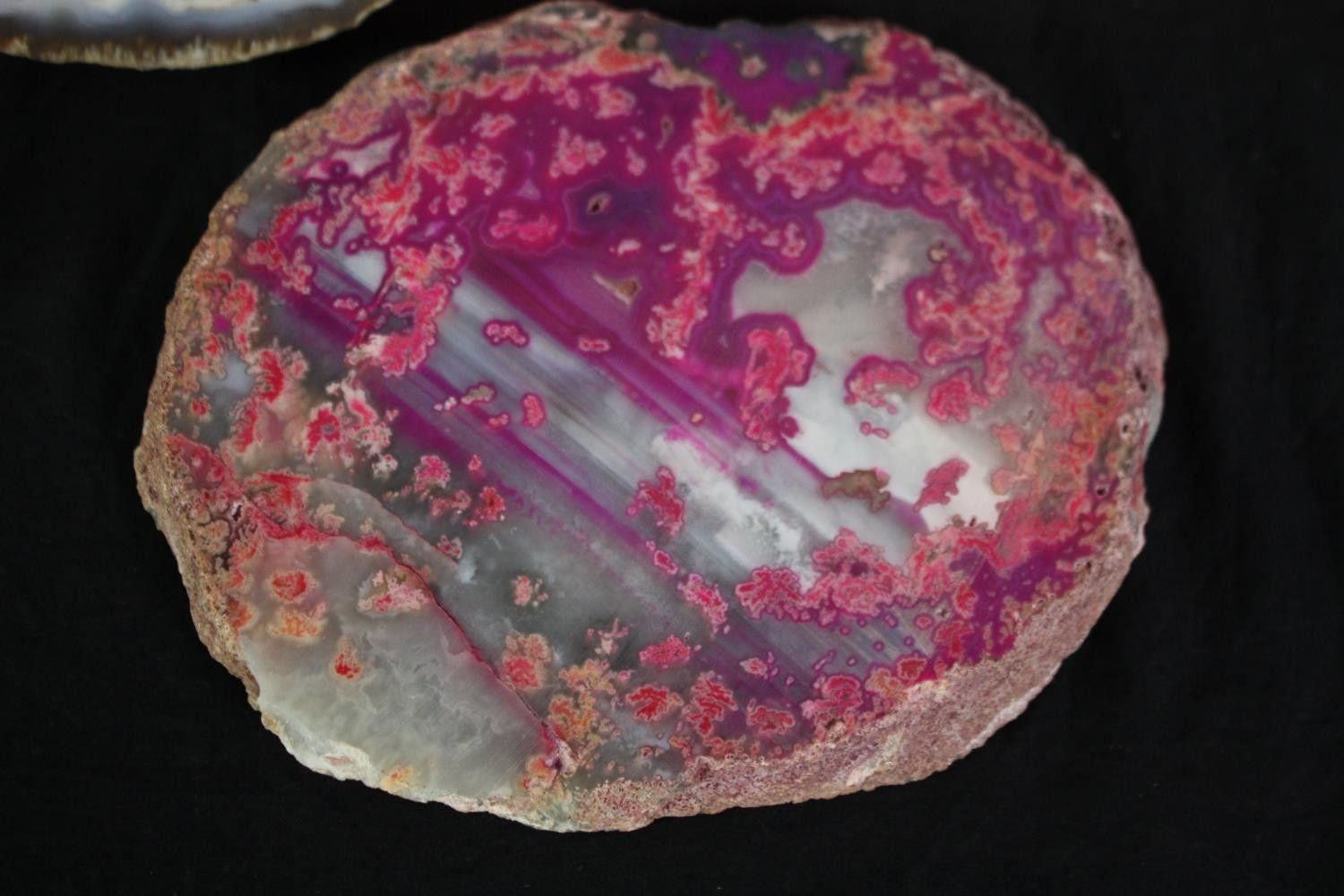 A collection of ten agate geode pieces and slices, some dyed. L.19cm. (largest) - Image 2 of 4