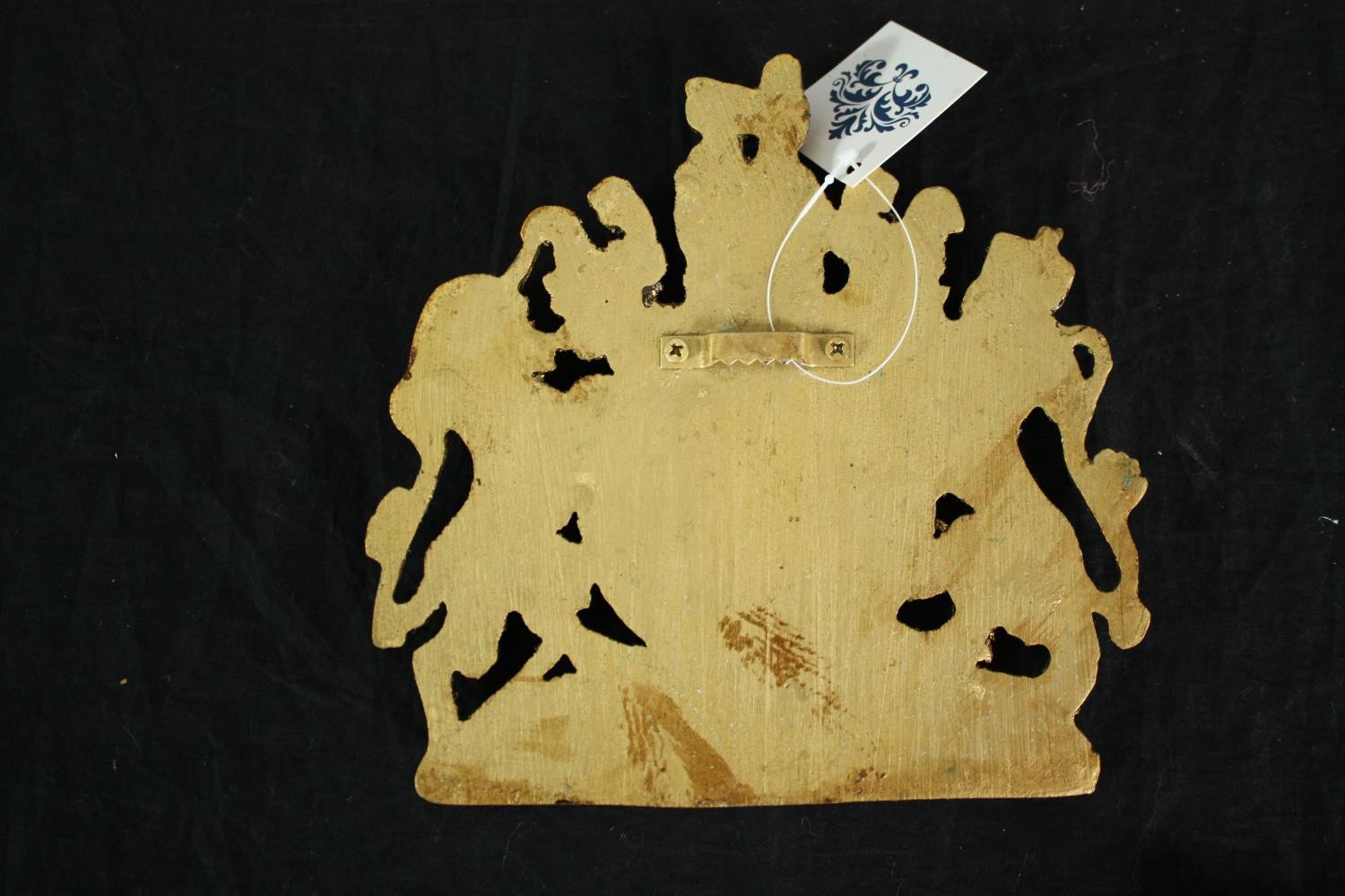 Four coats of arms. Wall plaques. Moulded and finished in gold. H.17 W.17cm. (each) - Image 4 of 4