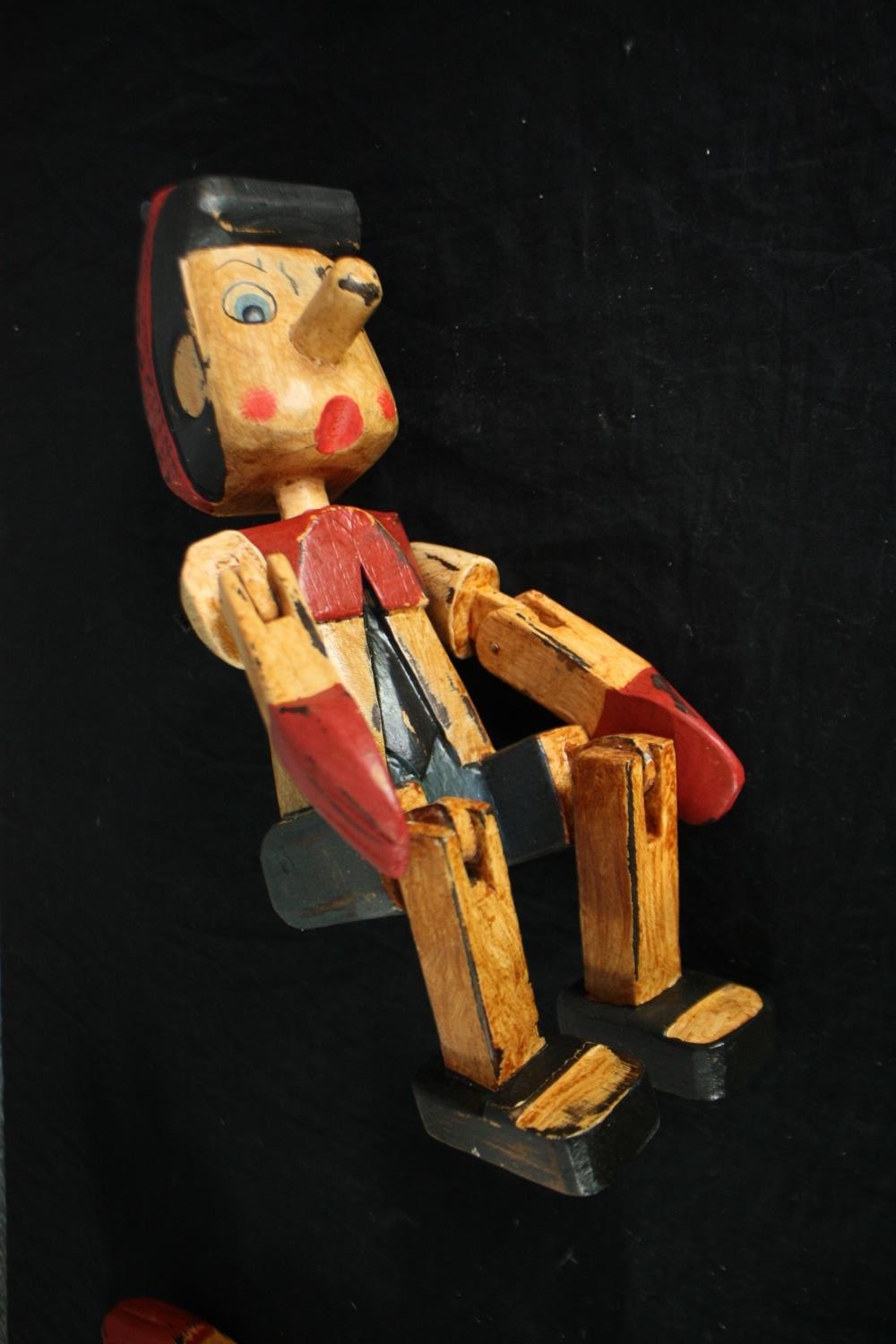 Four carved and hand painted Pinocchio puppets. H.30cm. (largest) - Image 4 of 5