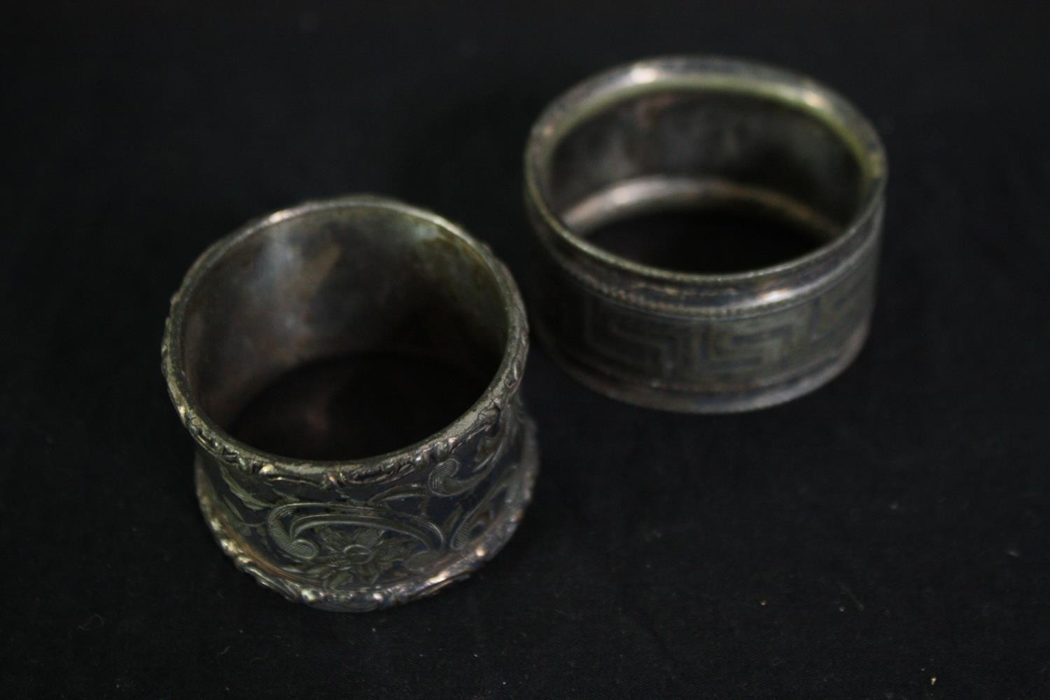A mixed collection of silver plate including a pair of napkin rings, a fork, an Art Nouveau twin - Image 5 of 6