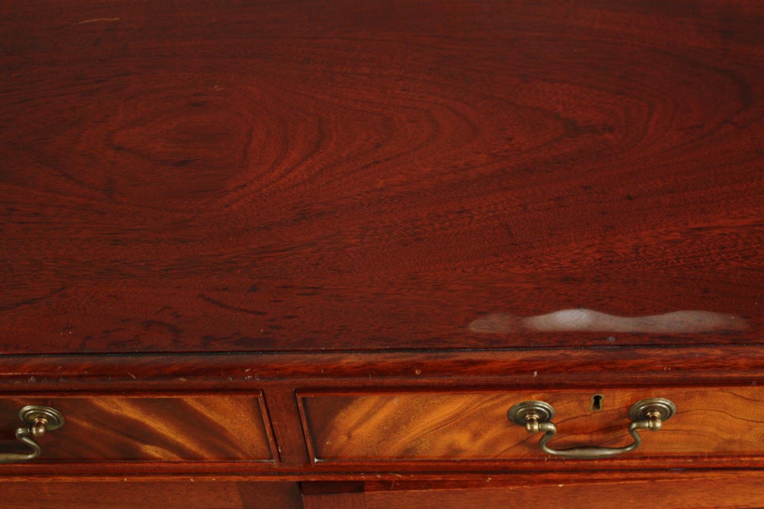 Sideboard, Georgian style breakfront flame mahogany. H.91 W.191 D.44cm. - Image 6 of 7