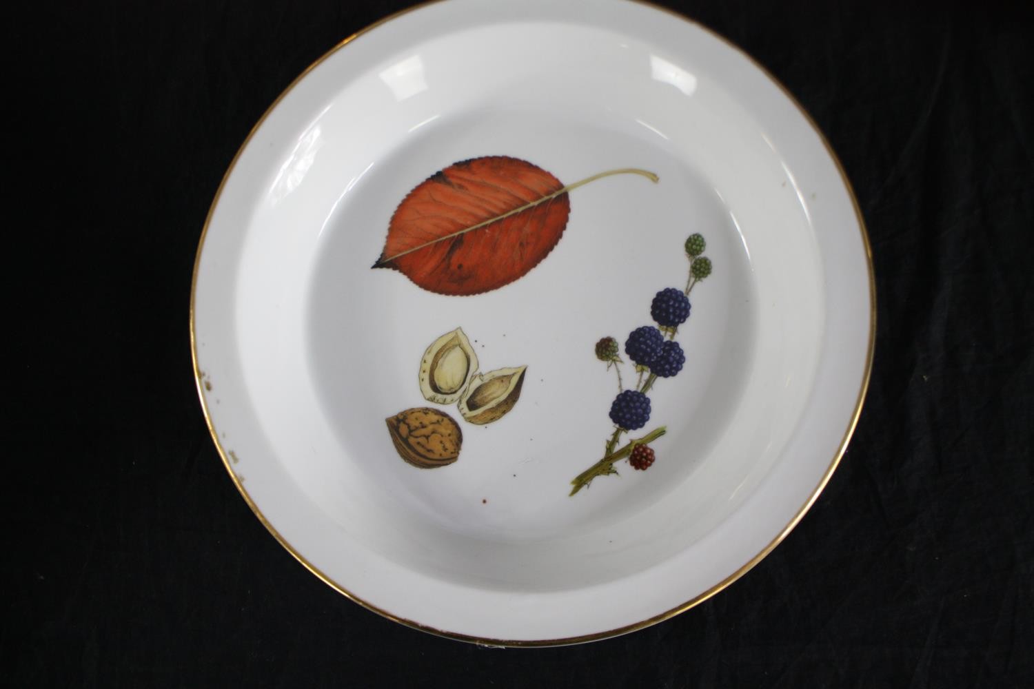 A set of sixteen pieces of Royal Worcester Evesham and Wild Harvest cook and serving ware. L.37 W. - Image 7 of 8