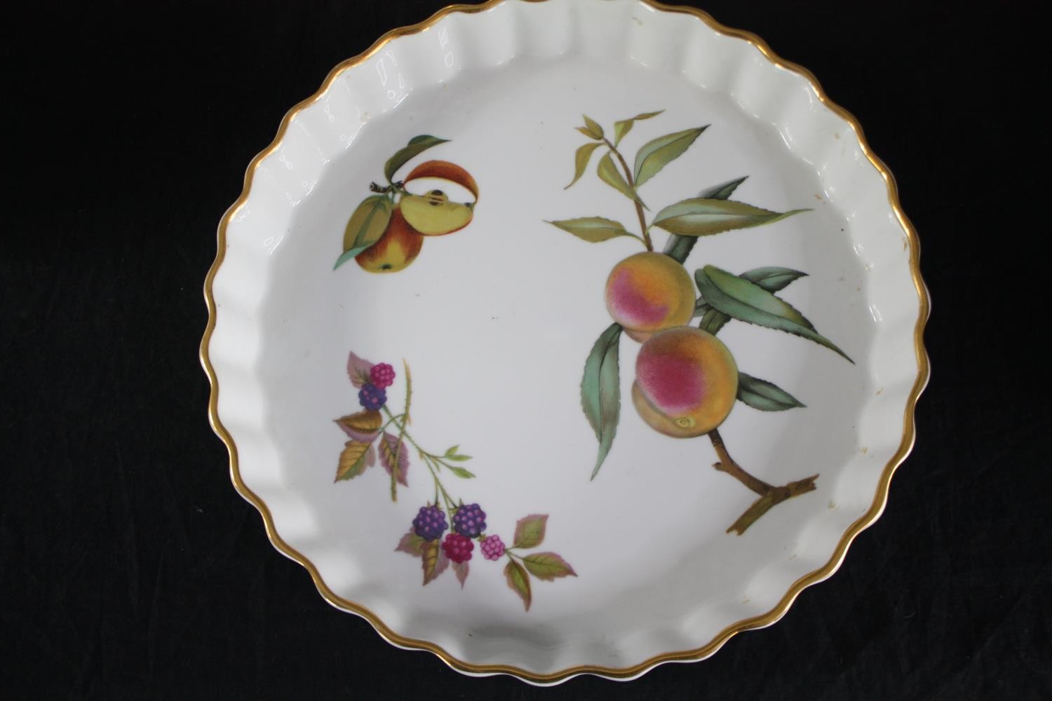 A set of sixteen pieces of Royal Worcester Evesham and Wild Harvest cook and serving ware. L.37 W. - Image 2 of 8