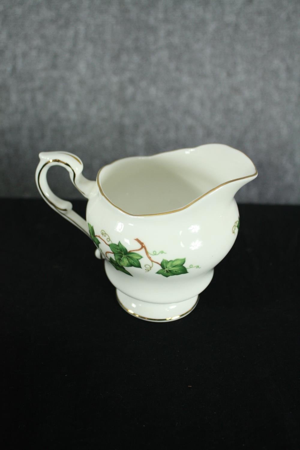 A Colclough ivy leaf tea set. Dated 1991. Incomplete. Includes a teapot, creamer, sugar bowl, side - Image 9 of 10