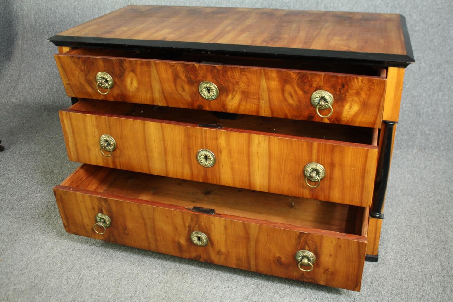 An early 19th century walnut Biedermeier chest of three long drawers flanked by ebonised pilasters - Image 5 of 8