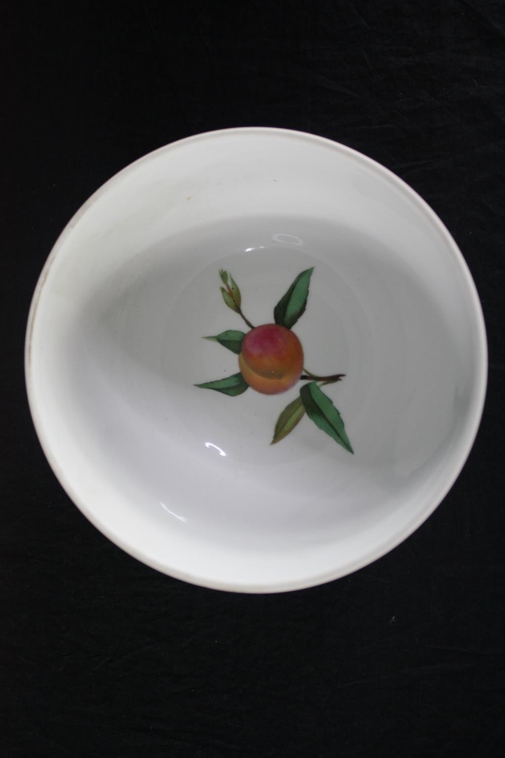 A set of sixteen pieces of Royal Worcester Evesham and Wild Harvest cook and serving ware. L.37 W. - Image 3 of 8