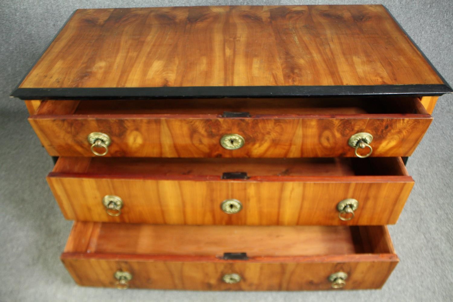 An early 19th century walnut Biedermeier chest of three long drawers flanked by ebonised pilasters - Image 4 of 8