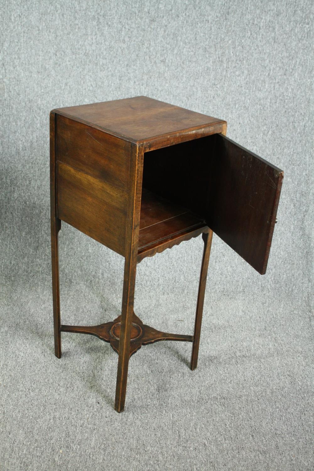 Pot cupboards, a pair, 19th century mahogany. H.80 W.32 D.32cm. (each) - Image 4 of 5