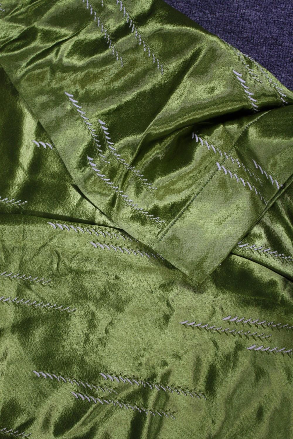 Five green silk velvet lined curtains. L.123 W.47cm. (largest) - Image 6 of 6