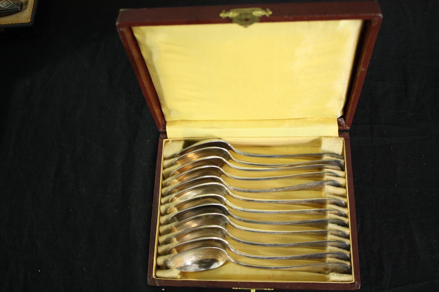 A collection of boxed silver plated spoons, knifes and a carving set. Made by Orbrille and Chaperon. - Image 4 of 22