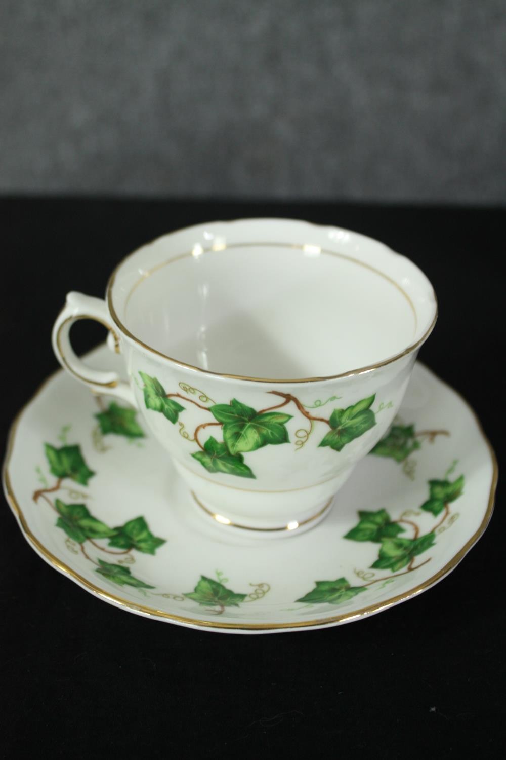 A Colclough ivy leaf tea set. Dated 1991. Incomplete. Includes a teapot, creamer, sugar bowl, side - Image 7 of 10