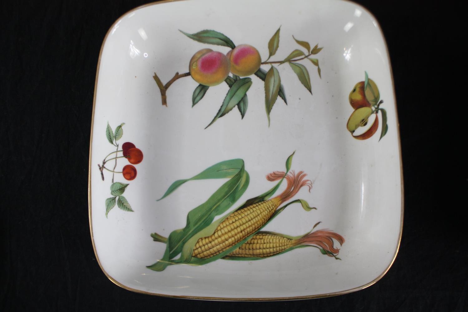 A set of sixteen pieces of Royal Worcester Evesham and Wild Harvest cook and serving ware. L.37 W. - Image 4 of 8