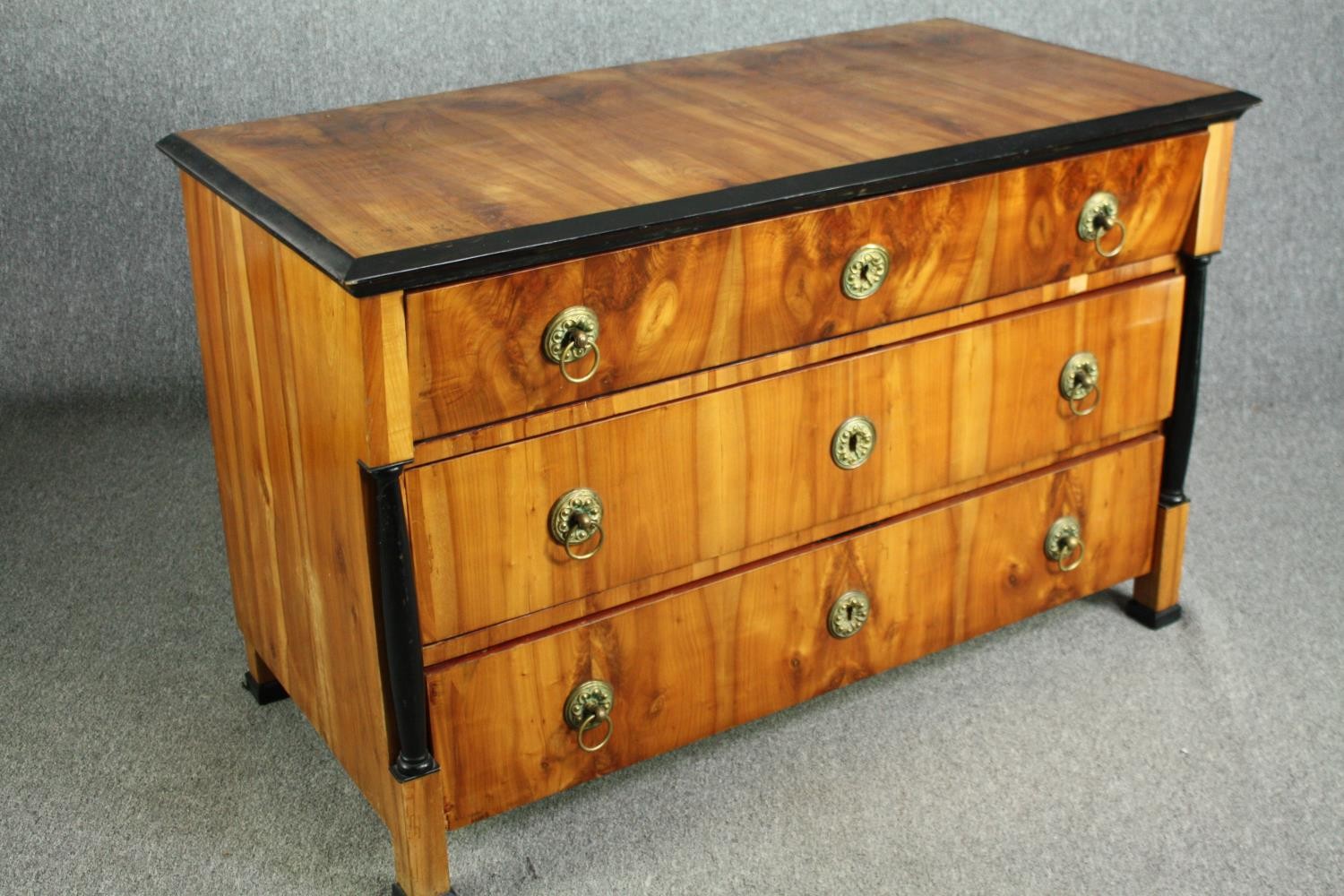 An early 19th century walnut Biedermeier chest of three long drawers flanked by ebonised pilasters - Image 2 of 8