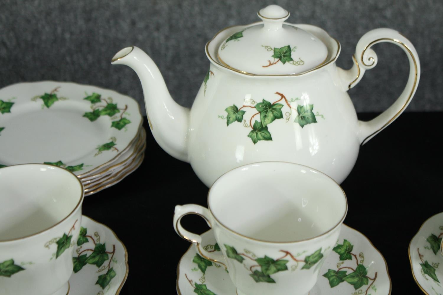 A Colclough ivy leaf tea set. Dated 1991. Incomplete. Includes a teapot, creamer, sugar bowl, side - Image 4 of 10