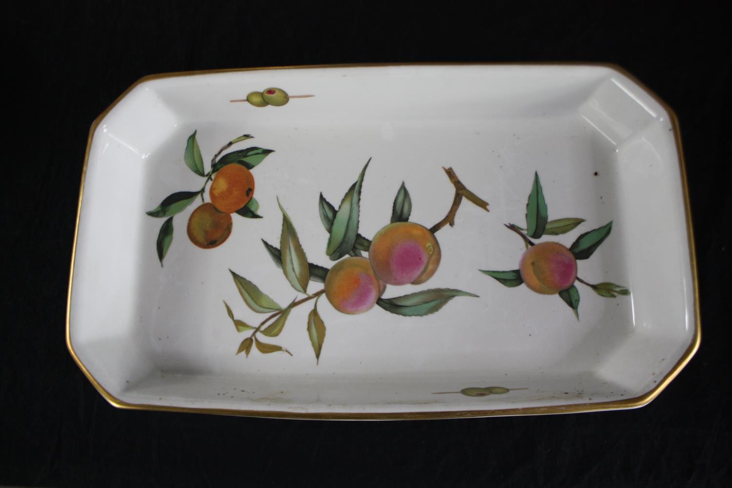 A set of sixteen pieces of Royal Worcester Evesham and Wild Harvest cook and serving ware. L.37 W. - Image 5 of 8