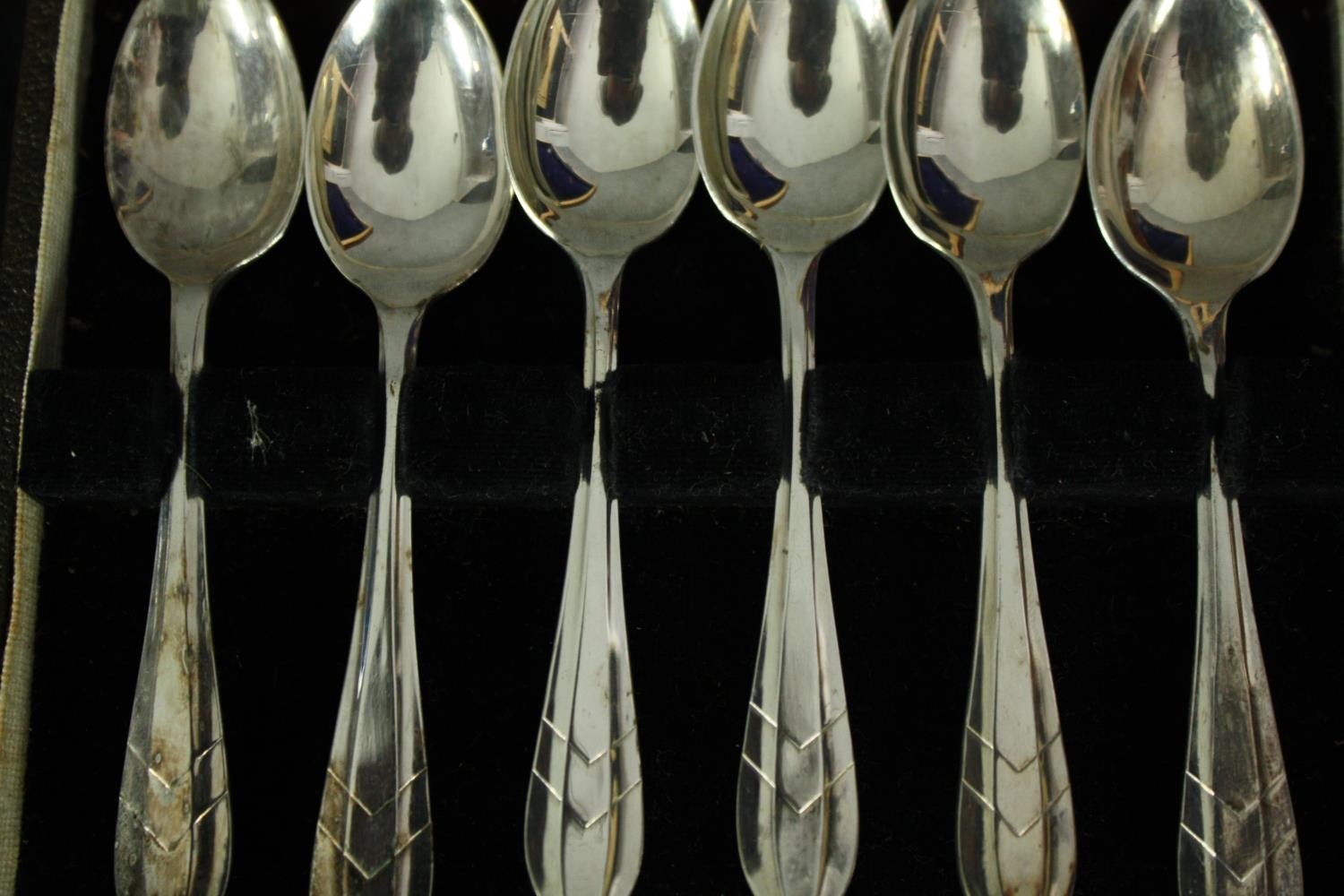 A collection of British Sheffield silver plate cutlery, a carving set, and name place settings in - Image 2 of 10