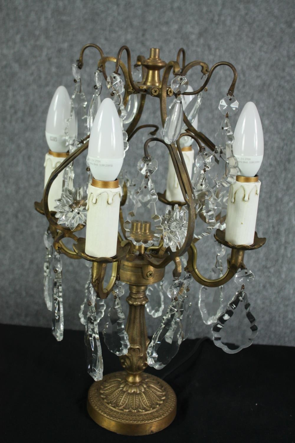A pair of mid-century candelabra type brass table lamps. Decorated with hanging teardrops and star - Image 3 of 6