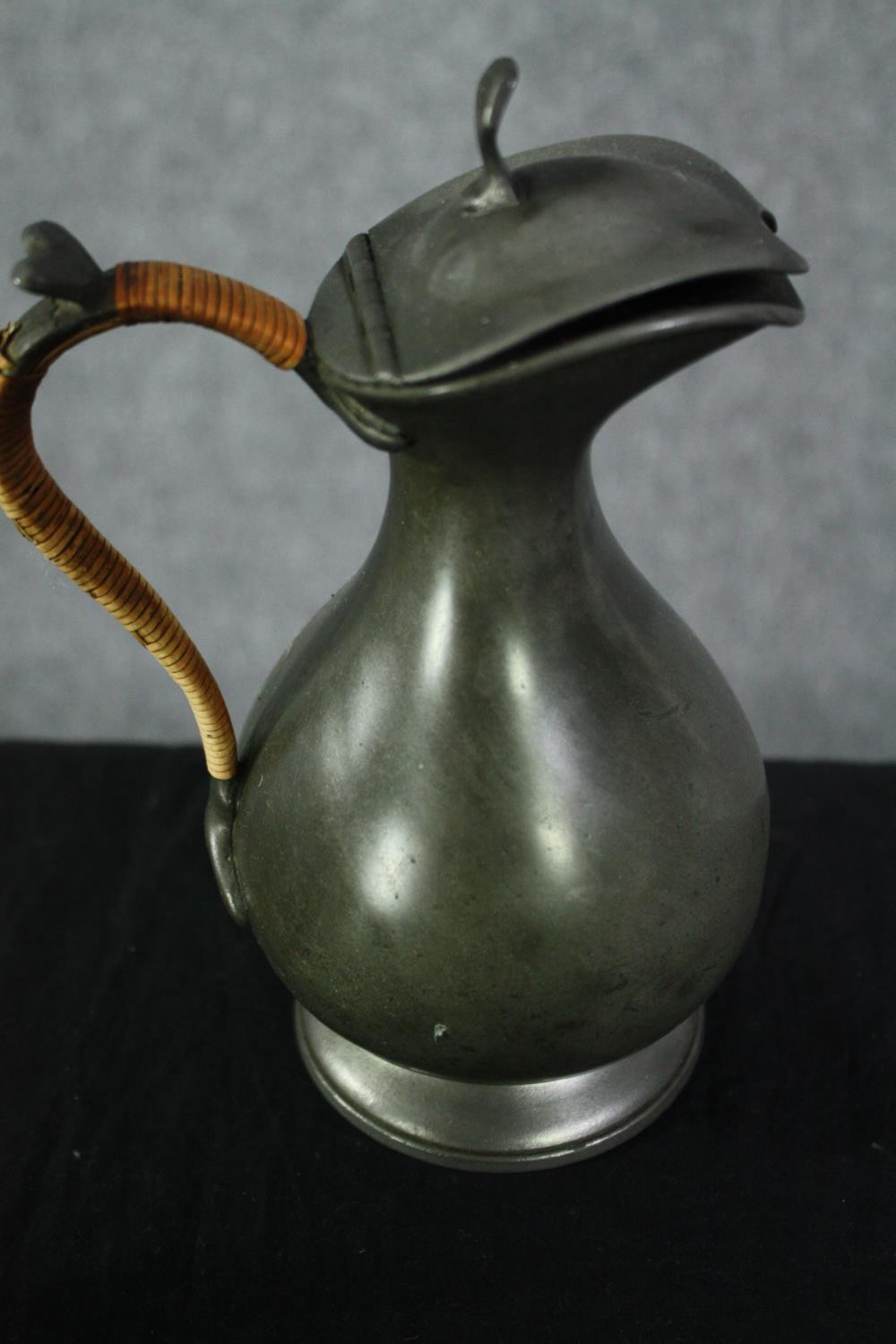 A mixed collection of pewterware. Including jugs, pots and a cup. H.20cm. (largest) - Image 5 of 5