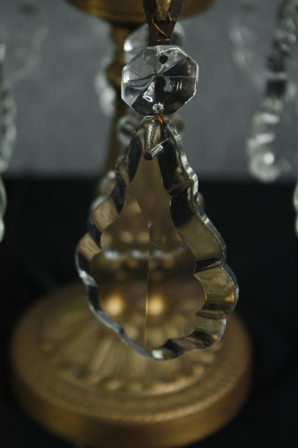 A pair of mid-century candelabra type brass table lamps. Decorated with hanging teardrops and star - Image 5 of 6