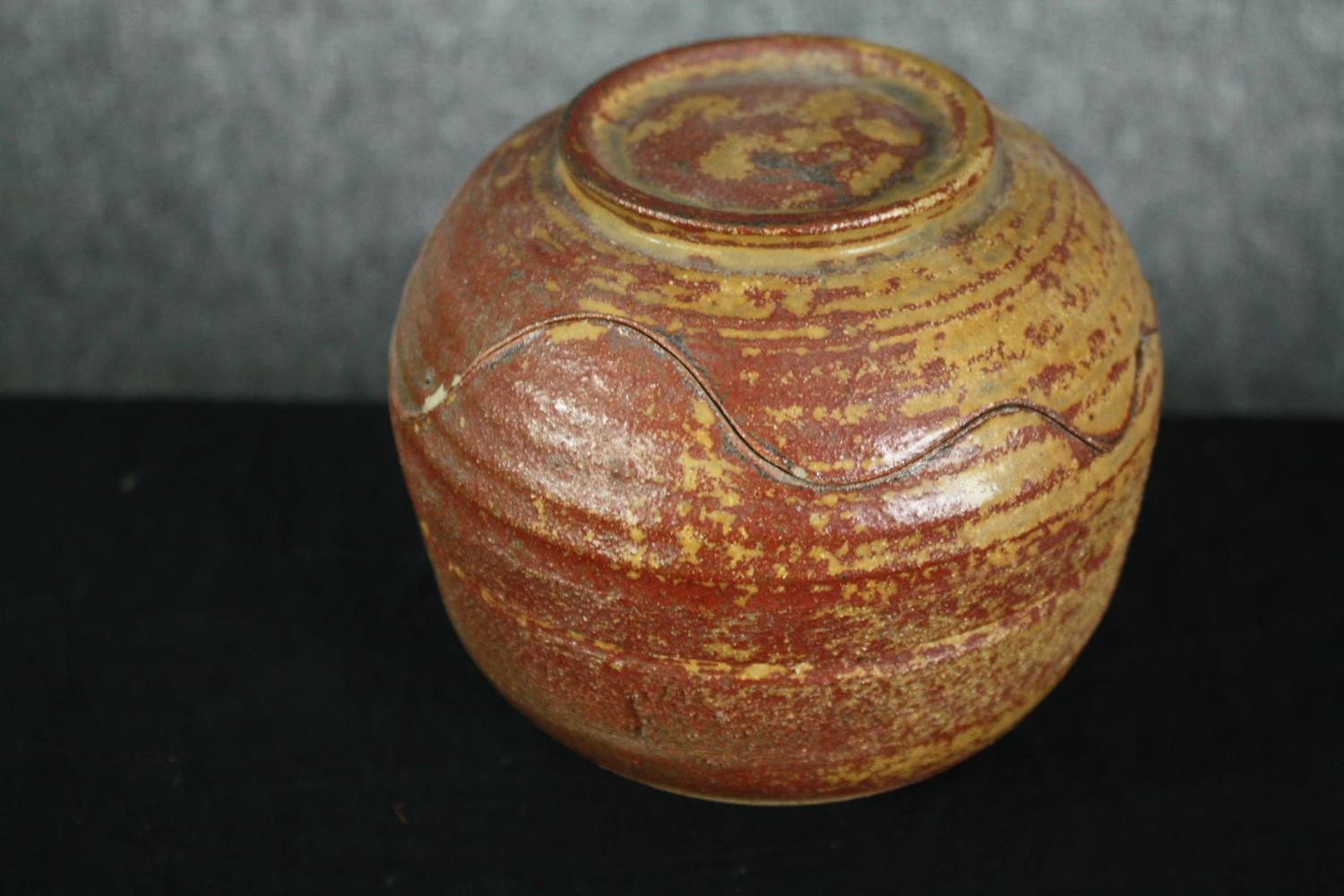 A collection of studio pottery including a round pot with the lid doubling as a bowl. Also, a - Image 5 of 11