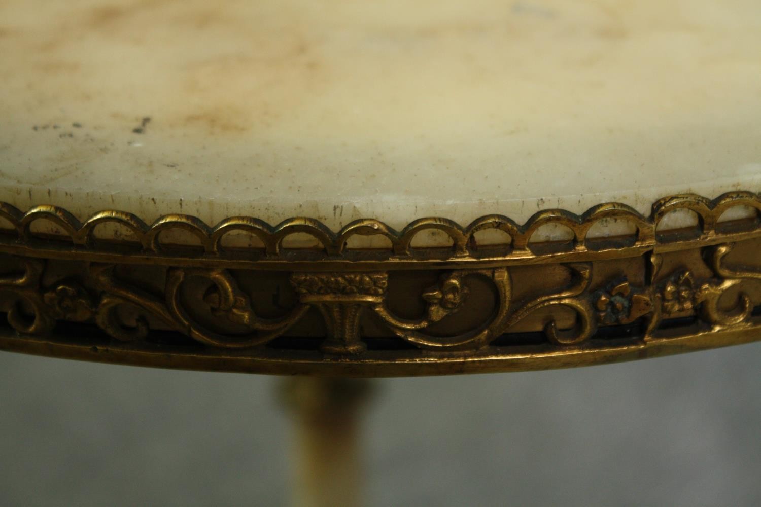 Occasional or lamp table, 70s vintage onyx and brass. H.59 Dia.42cm. - Image 9 of 9