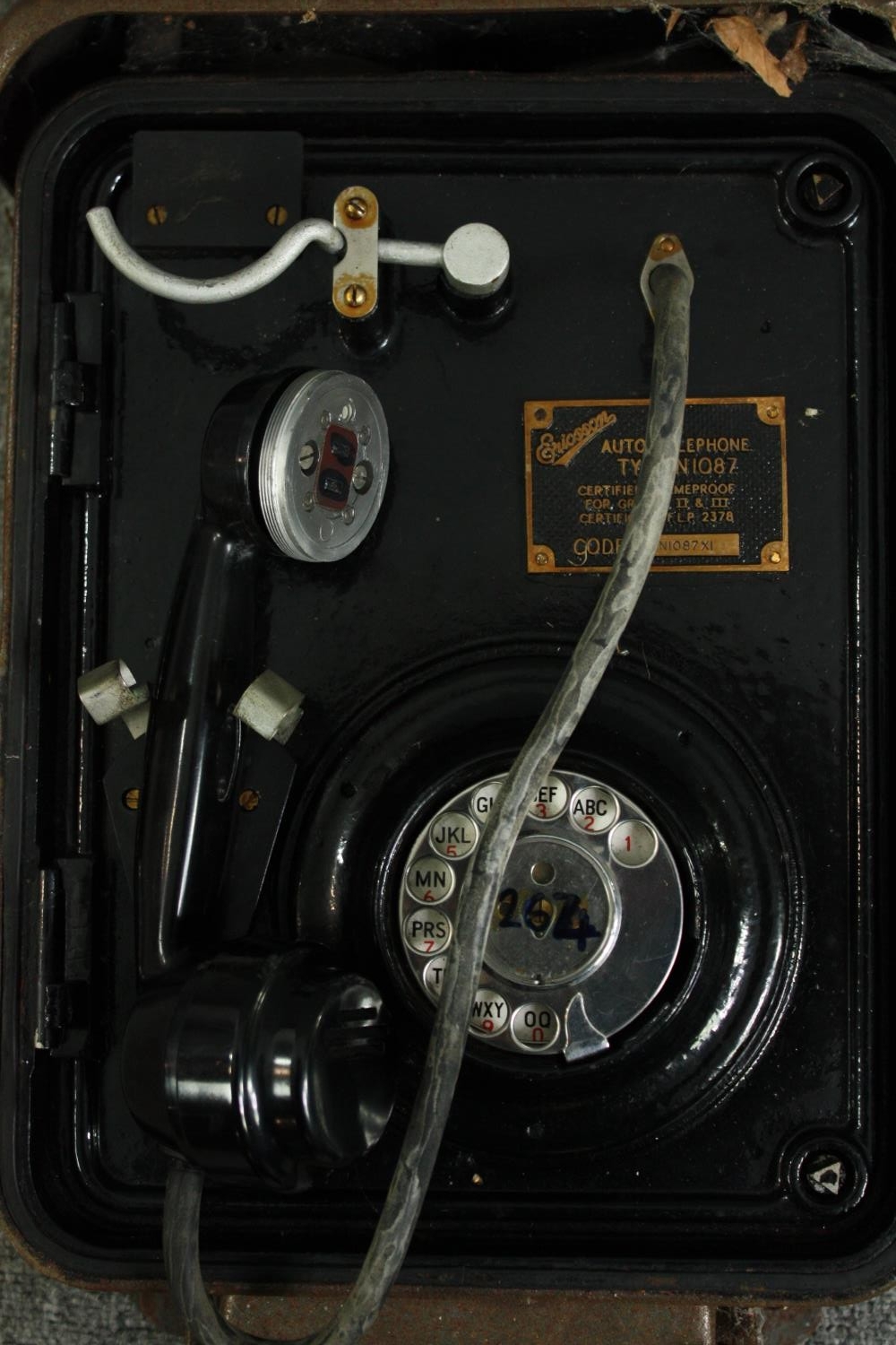 A 1937 FLP Ericsson flameproof auto telephone type N1087C. H.53 W.30 D.25cm. - Image 4 of 5