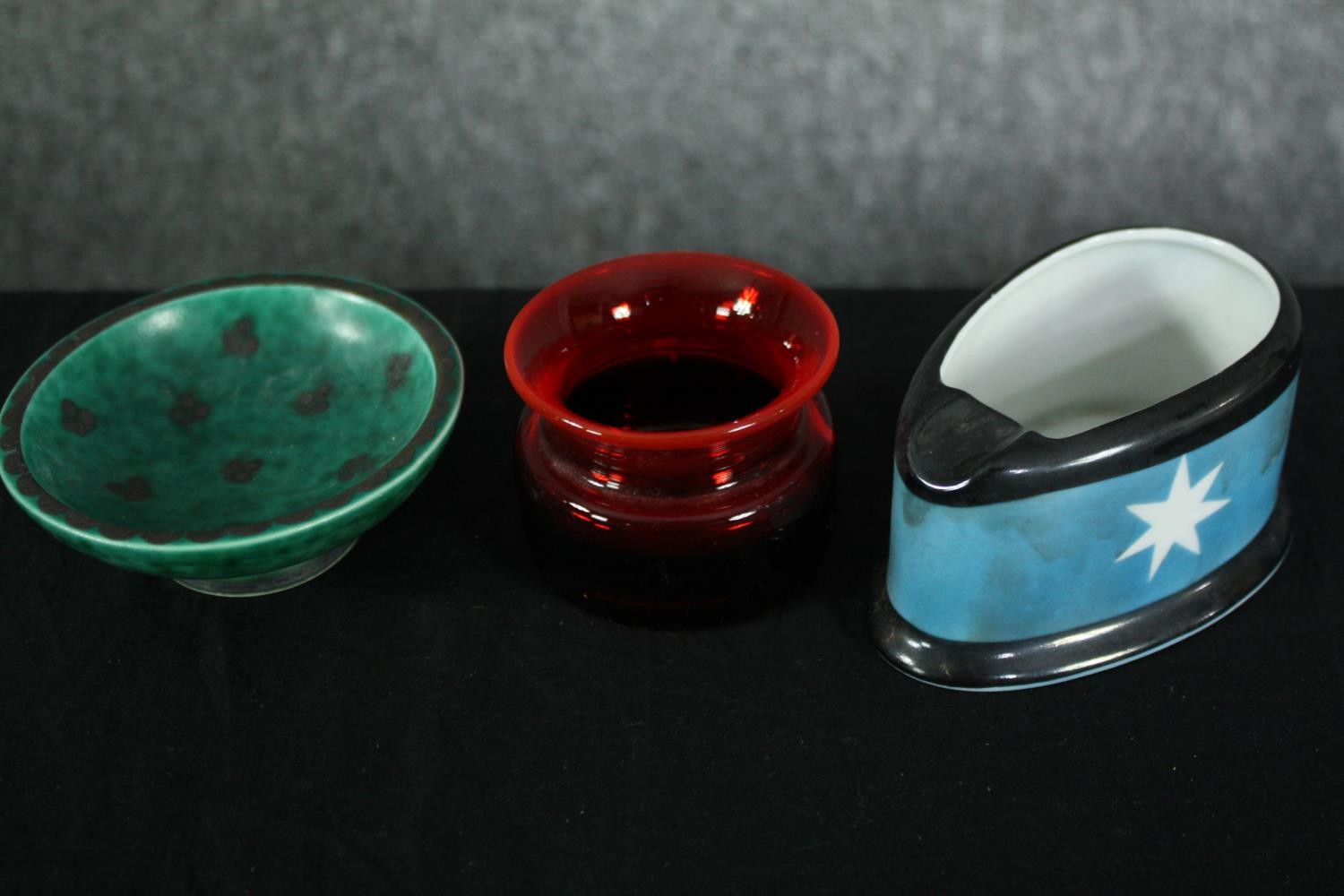 A mixed collection of ceramics and glass vases. Includes two square slab glass single-stem vases, an - Image 3 of 5