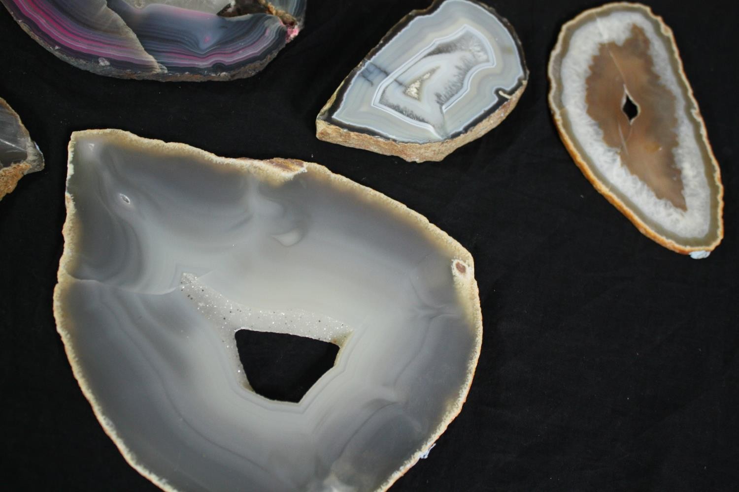 A collection of nine agate geode slices, some dyed. L.23cm. (largest) - Image 4 of 4
