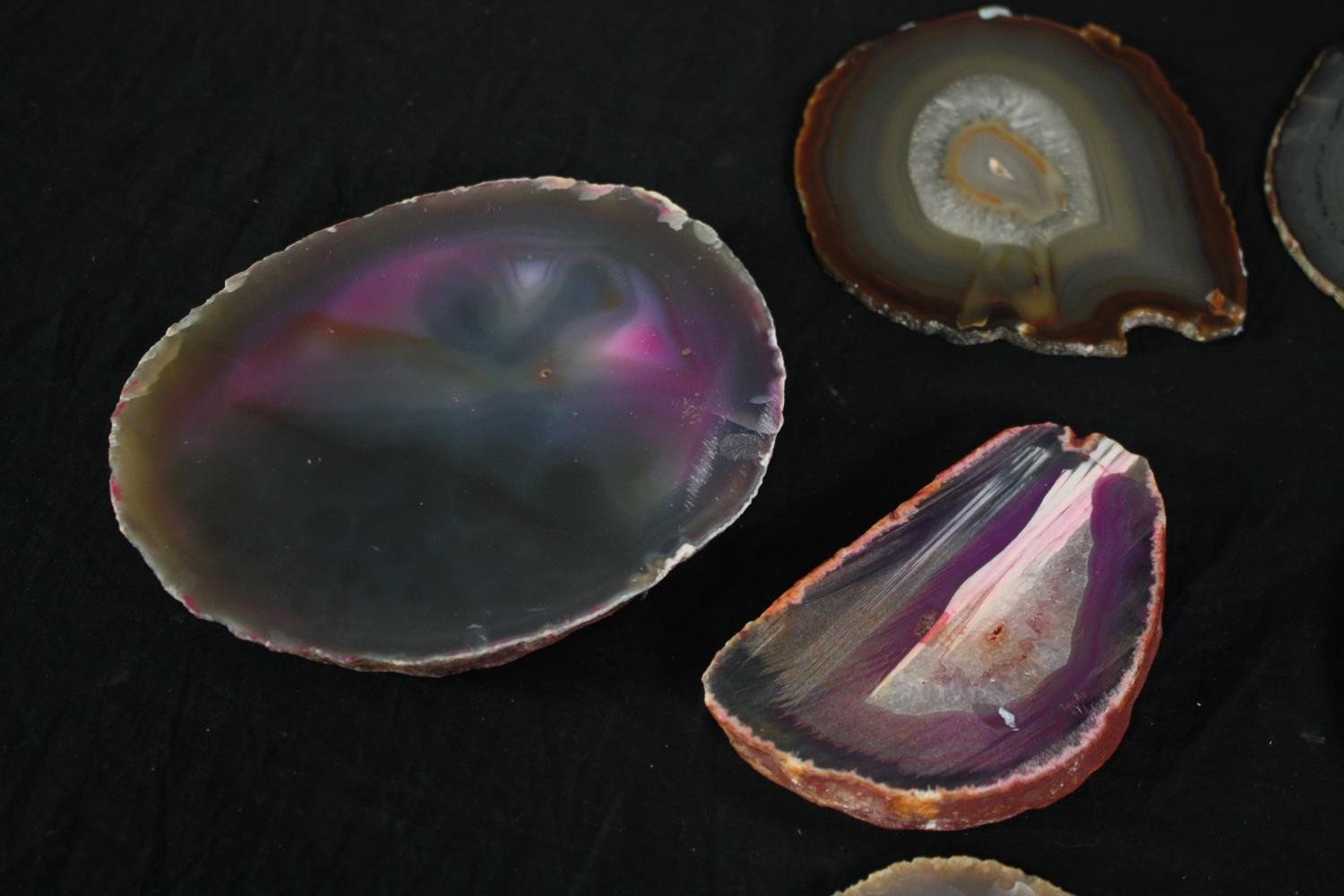 A collection of nine agate geode slices, some dyed. L.23cm. (largest) - Image 2 of 4
