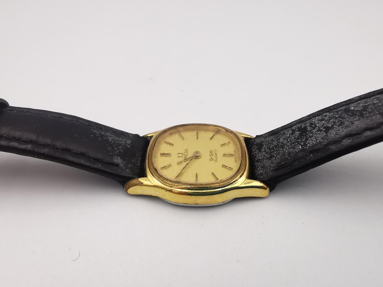 A ladies gold plated Omega de Ville quartz watch with black leather strap and steel back. The dial - Image 5 of 5
